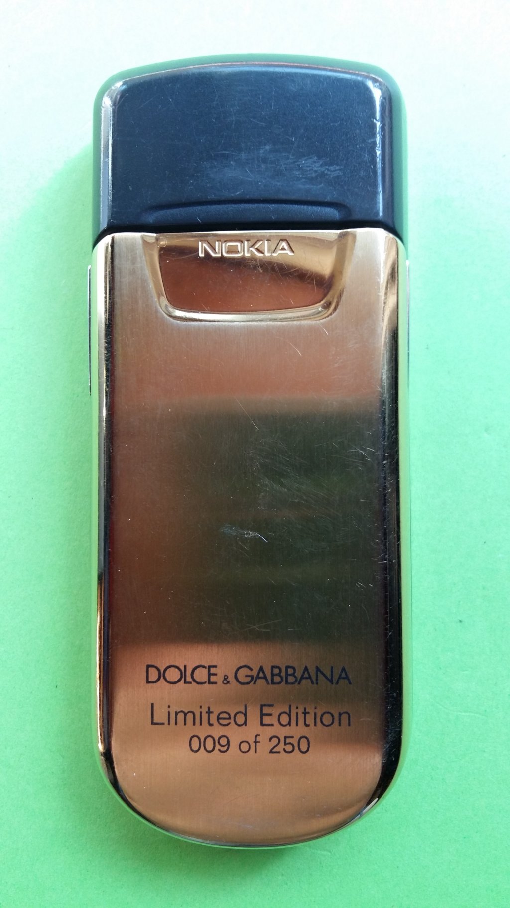 image-7609452-Nokia_8800_Dolce__Gabbana_(1)3.w640.jpg